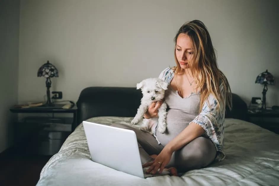 Kto wypłaca zasiłek macierzyński po ustaniu zatrudnienia i jak to działa?